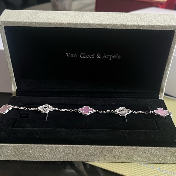 no brand Jewelry - SILVER CLOVER BRACELET.